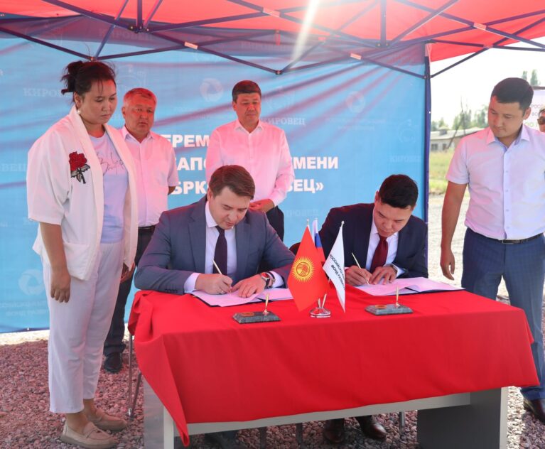 В селе Новопокровка Ысык-Атинского района началось строительство новой птицефабрики «Кировец» на 450 тысяч кур.